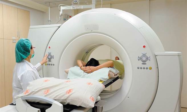 肺部检查/非当事人(图/中时资料照片)