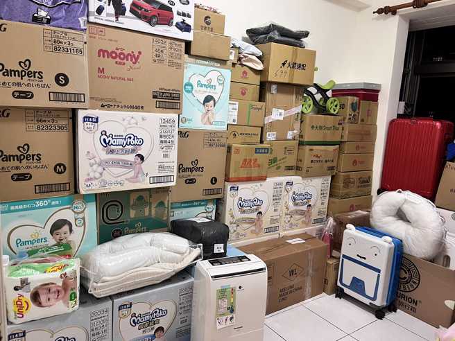 一位人夫分享老婆的双十一战利品，让许多人夫心有戚戚焉。（翻摄自爆怨公社脸书）