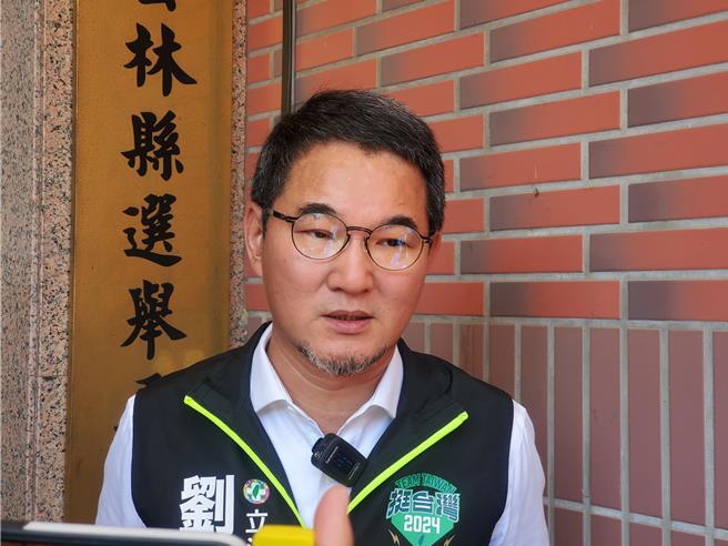 雲林山線立委劉建國21日登記參選。（周麗蘭攝）