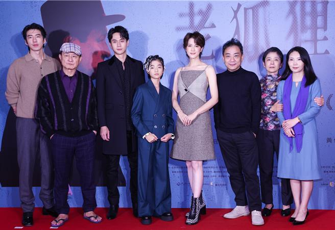 傅孟柏（左起）、陳慕義、劉冠廷、白潤音、劉奕兒、蕭雅全、小坂史子、林逸心出席首映會。（陳俊吉攝）