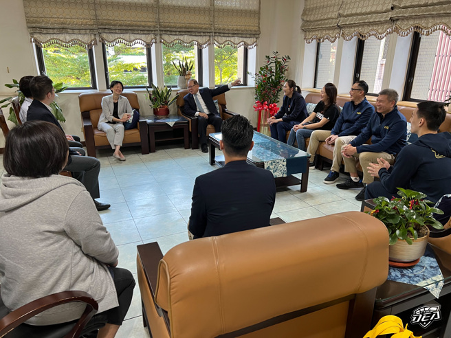 篮协、T1联盟及新北中信特攻拜会新北地检署。（图／中华民国篮球协会提供）