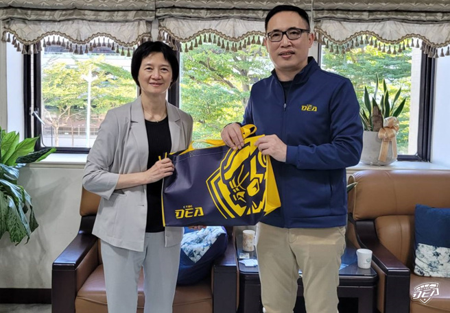 篮协、T1联盟及新北中信特攻拜会新北地检署。（图／中华民国篮球协会提供）