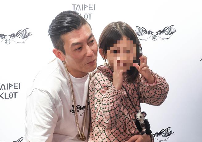 陈冠希大方抱着爱女开心分享育儿经。（粘耿豪摄）