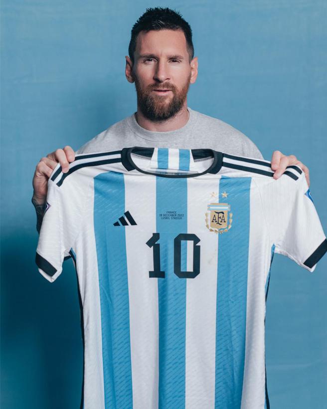 阿根廷球王梅西（Lionel Messi）在2022世界盃奪冠戰袍，將於蘇富比上拍。圖／蘇富比提供