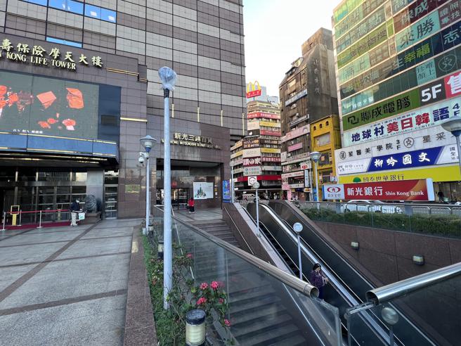 新光三越台北站前店有望在未来与站前地下街连通，把地下街人潮导引到百货。（吴奕萱摄）