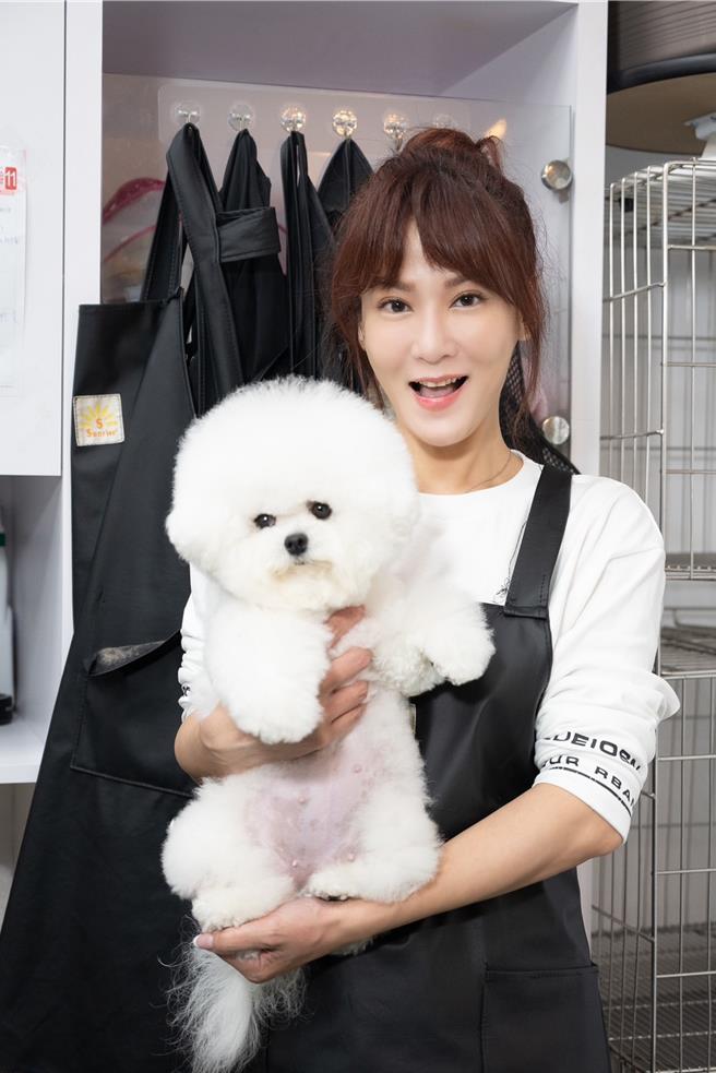 邱琦雯成功将小型犬重新打理毛髮。（艾迪升传播提）