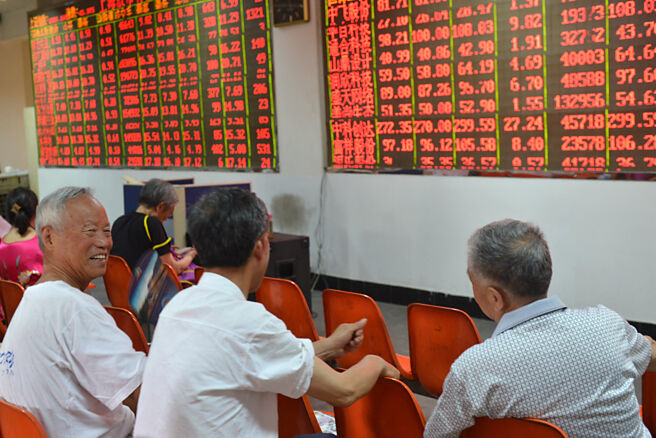 瑞银最新报告指出，预计2024年MSCI中国指数将有15％上涨空间，互联网为首选行业。图／中新社