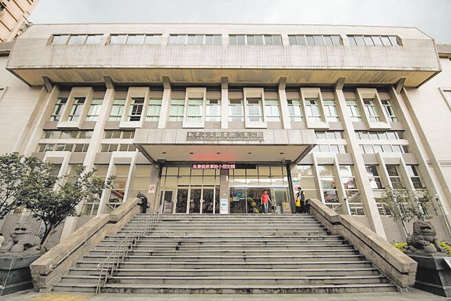 新北市府宣布要在新北市立圖書館三重分館投入30億原地重建新館，但卻發生土地所有權爭議，目前市府已提出訴訟，由法院審理中。（新北市文化局提供／呂健豪新北傳真）