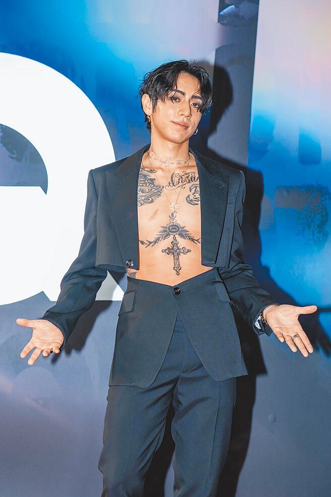 DPR IAN一现身成为全场最热焦点，粉丝急衝只为拍他。（石智中摄）