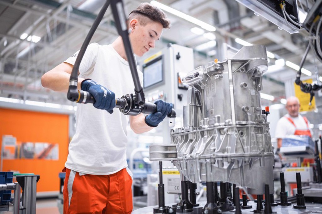 Audi 開始於匈牙利焦爾(Győr)生產PPE 平台電動馬達(圖/Carstuff)