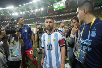 影》梅西怒了！巴西警維持秩序 卻把阿根廷球迷揍到見血