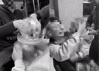 女兒好奇拿「壓環」當皇冠 下秒竟變項鍊！爸媽傻眼了