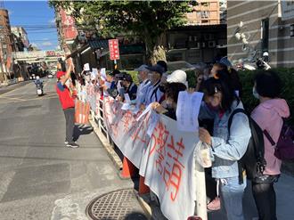 汐止慈善团体遭窃 派出所前拉布条要求秉公处理