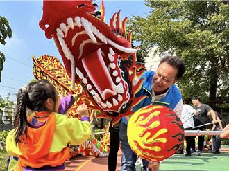 苗市推廣𪹚龍文化 深入校園「育龍計畫」教幼兒糊龍體驗