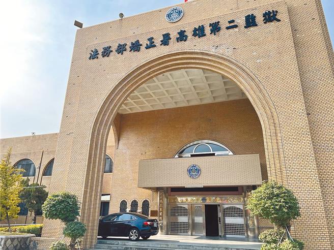 有「台灣巴菲特」之稱的億圓富投資控股集團總裁周瑞慶買通高雄第二監獄的吳姓主任管理員傳私信給駱姓祕書。（本報資料照片）