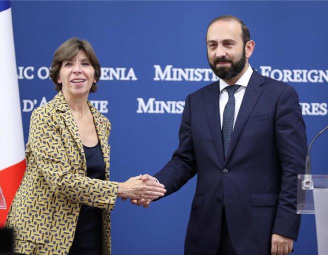 歐盟對大陸電動汽車展開反補貼調查之際，外媒報導指，法國外交部長科隆納（左）將於本周訪問中國大陸。（資料照片／路透）