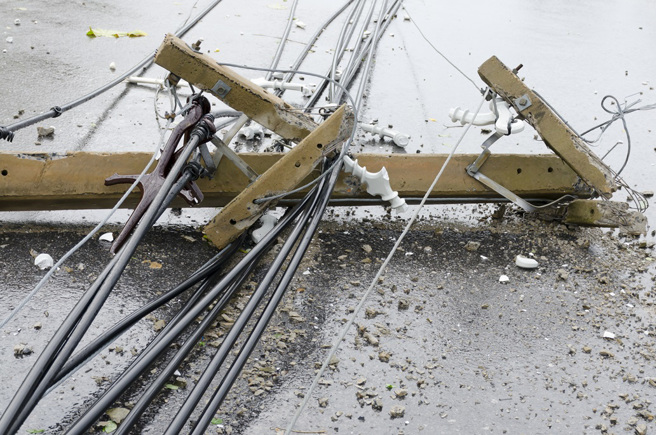 印度一名23岁妇女抱着9个月大的女婴误踩电线，瞬间倒地着火，不幸身亡。(示意图/达志影像)