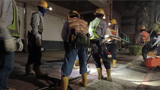 左营地下电缆故障，造成大规模停电。（台电提供）