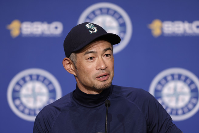 铃木一朗年过50，还是能飘出接近140公里速球。（美联社资料照）