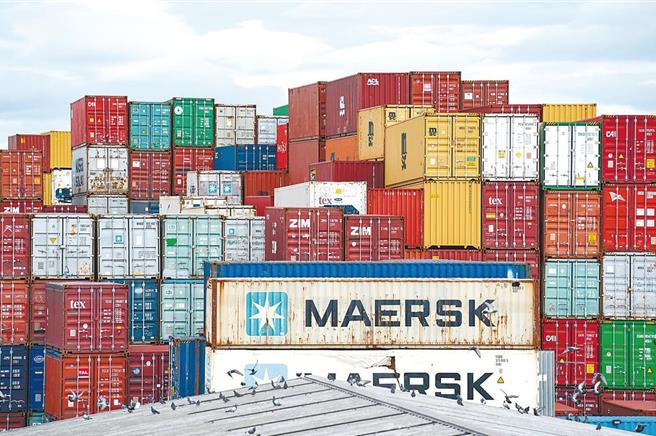 大陆举办的首届「链博会」即将到来，统计境外参展商占比达到26％，包含美企也热烈参加。（新华社）