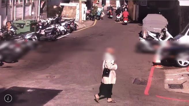 有网友上网发文，指自己被新竹1名白髮妇人推到差点跌倒，妇人还不断大声骂人，提醒其他网友注意。（翻摄照片／王惠慧新竹传真）