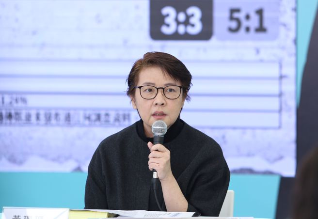 民眾党总统参选人柯文哲竞选总干事黄珊珊（图）22日召开记者会，回应国民党总统参选人侯友宜「重新审视9份民调」的建议。（黄世麒摄）