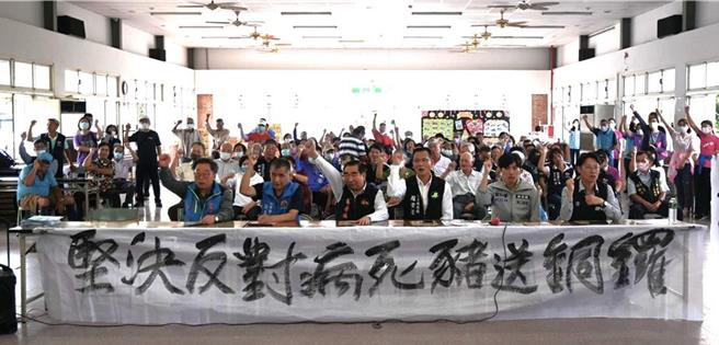 铜锣地方乡亲组成自救会抗争，图为上个月底自救会抗议画面。（李京升摄）