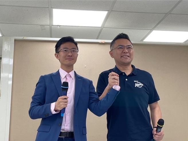 台北市第一选区（士林、天母）泛蓝分裂，国民党议员张斯纲、新党议员侯汉廷都有意参选，22日中午讨论整合仍没共识。民进党第一选区立委吴思瑶表示，尊重他们的决定，处变不惊。（蔡佩珈摄）