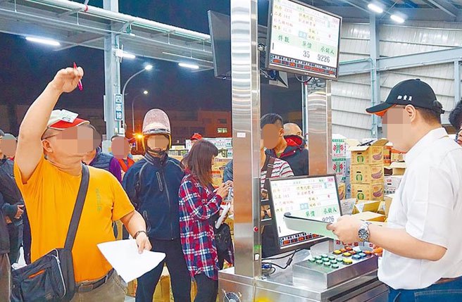 新北果菜市场疑似有多名员工利用拍卖漏洞中饱私囊，新北地检署今天指挥调查局发动搜索。图为果菜市场，非当事人。（资料照）