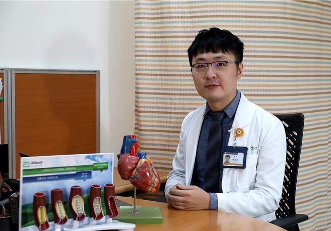 阳明交通大学附设医院心臟内科医师陈忠佑指出，年纪大的长辈、患有三高或是已经有心血管疾病的患者，更应该注重，保护自己度过寒冷的冬天。（阳明交通大学附设医院提供／李忠一宜兰传真）