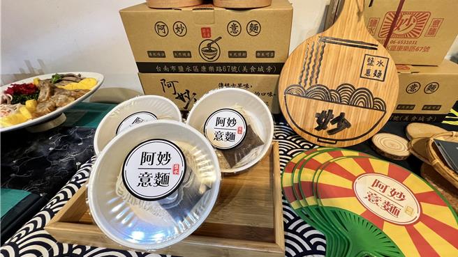 台南市盐水区有意麵等各式美食小吃，区公所和商圈结合在地业者举办嘉年华活动。（张毓翎摄）