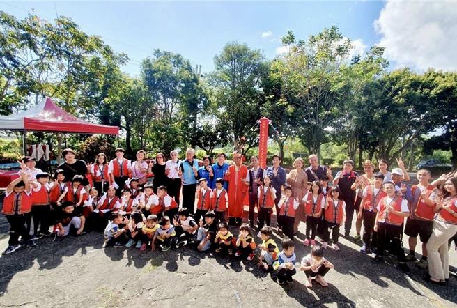 台东长滨乡三间国民小学教职员宿舍22日举行动土典礼。（台东县政府提供／蔡旻妤台东传真）