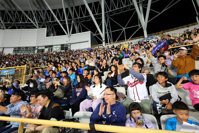 中華男足vs.馬來西亞吸引9521名觀眾湧入台北田徑場。（ENTES提供）