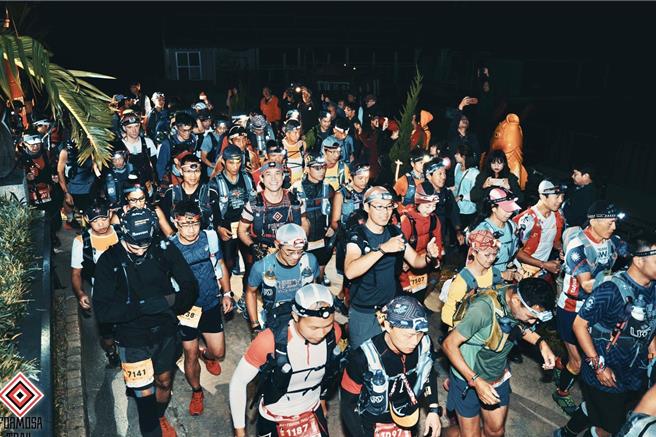 福爾摩沙古道國際越野賽2016年開辦，2019年起吸引1500人參與，其中400人來自40多個國家的選手，向海外選手推廣台灣山林之美。（跑山獸提供／楊靜茹南投傳真）