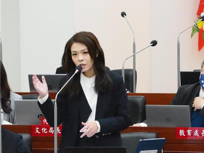 新竹市長高虹安表示，針對夾娃娃機店今年以來已稽50家次、開罰停業28家次，也會立即著手制定相關條例。（陳育賢攝）