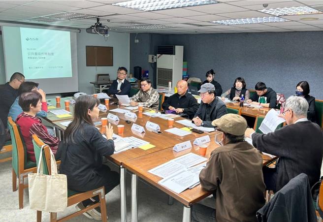 文化部自21日起至明年2月展开8场谘询会，深入瞭解各界对于公共艺术政策的具体建议及发展方向；并将办理2场公开交流会，邀请民眾报名参与，共同想像公共艺术可能的发展新模式。（文化部提供／李欣恬台北传真）