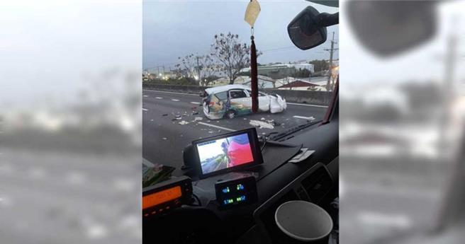 當時坐在辛女副駕的5歲兒子被拋出車外傷重不治，辛女骨折、同車友人多處受傷、門牙也斷了，辛女的2歲女兒頭臉也都受傷。 （本報資料照片／吳建輝彰化傳真）