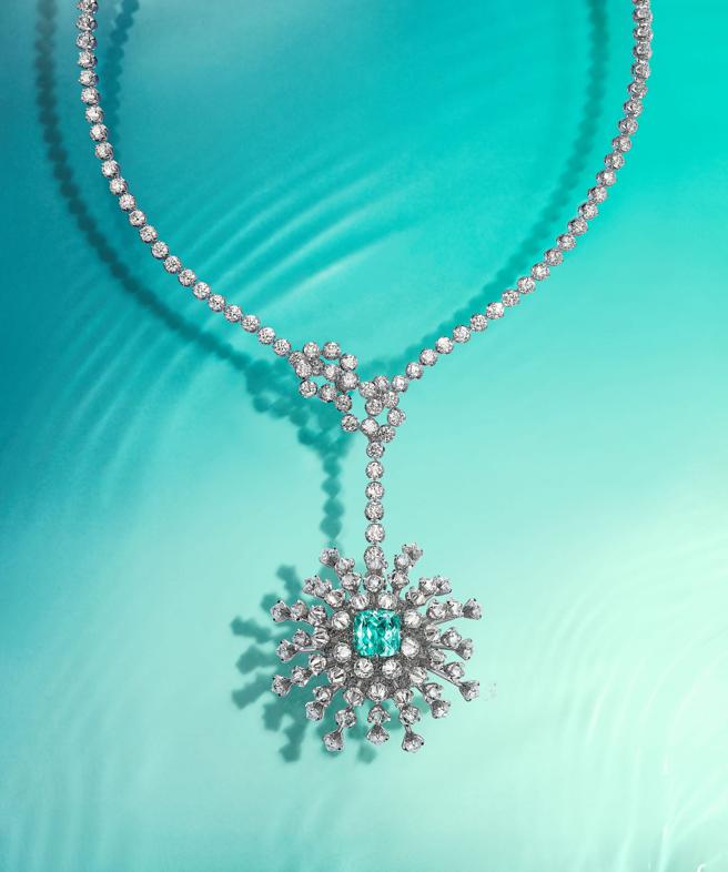 TIFFANY百億珠寶登台，花舞海葵項鍊融入精湛的反轉釀嵌工藝。（Tiffany & Co.提供）