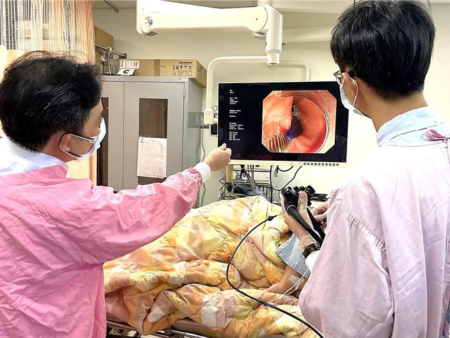 台东马偕医院去年引进「胃镜执行热射频食道烧灼术」的技术与仪器，可有效清除因食道逆流造成的癌前病变，为健康保险全额给付治疗项目。（台东马偕医院提供／萧嘉蕙台东传真）