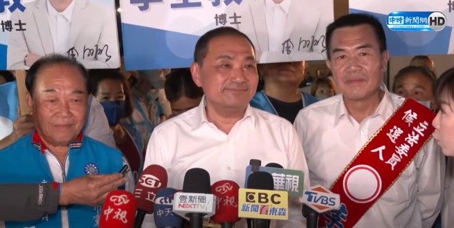 侯友宜今晚南下，到台南出席议员林冠维之友会会员大会，接受媒体联访。(截自中时新闻网直播)