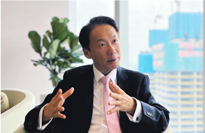 曹中仁接受专访。（图片来源：晶报）