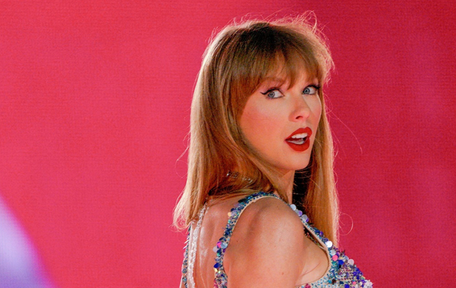 泰勒丝日前演唱会发生小事故。（图／shutterstock）