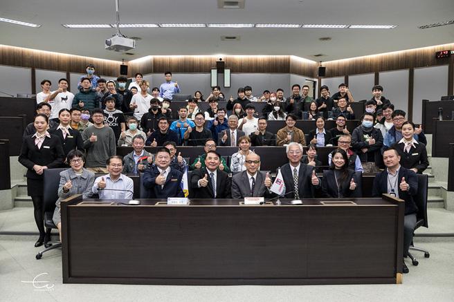 海大与阳明海运11月21日举办产学合作框架协议书签署仪式。图/海大提供