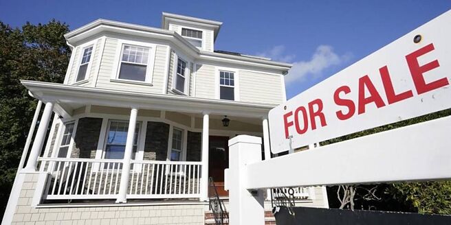 美國房價升抵歷史新高水準，迫使許多潛在買家繼續租房。圖／美聯社