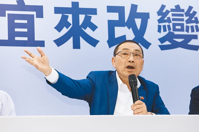 国民党总统参选人侯友宜21日举行记者会，强调还是希望柯主席把握最后机会，促成蓝白合，一同下架民进党。（陈俊吉摄）