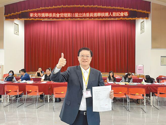 十一选区现任国民党立委罗明才单枪匹马21日完成参选登记，力拚8连霸，罗提出多项政见，期望可以照顾到每一位民眾。（罗明才提供／高钧麟新北传真）