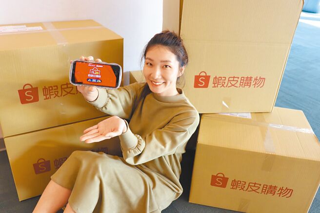 虾皮购物瞄准黑五商机，「11.25商城狂购节」携手三星、石头科技等品牌旗舰店祭出最低4折起的优惠。（虾皮提供）