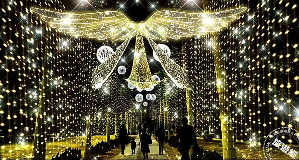 4.5公尺的閃耀金黃翅膀和白色光球交織的天幕20公尺高的聖誕樹將於中央公園驚艷現身。（圖／高雄市政府）