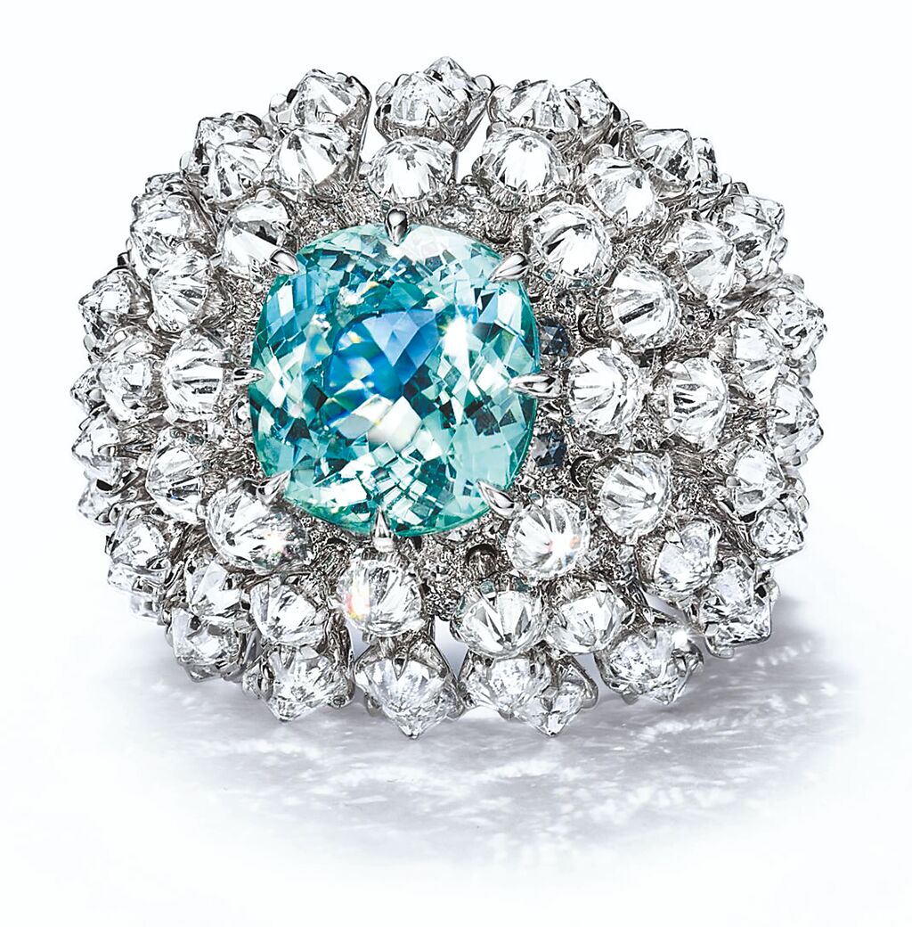TIFFANY全新Blue Book系列珠寶，以海葵為靈感打造的花舞海葵戒指。（Tiffany & Co.提供）