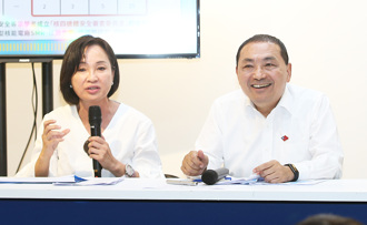 幕後》備好開戰模式？  藍版「侯柯配」牛棚熱身